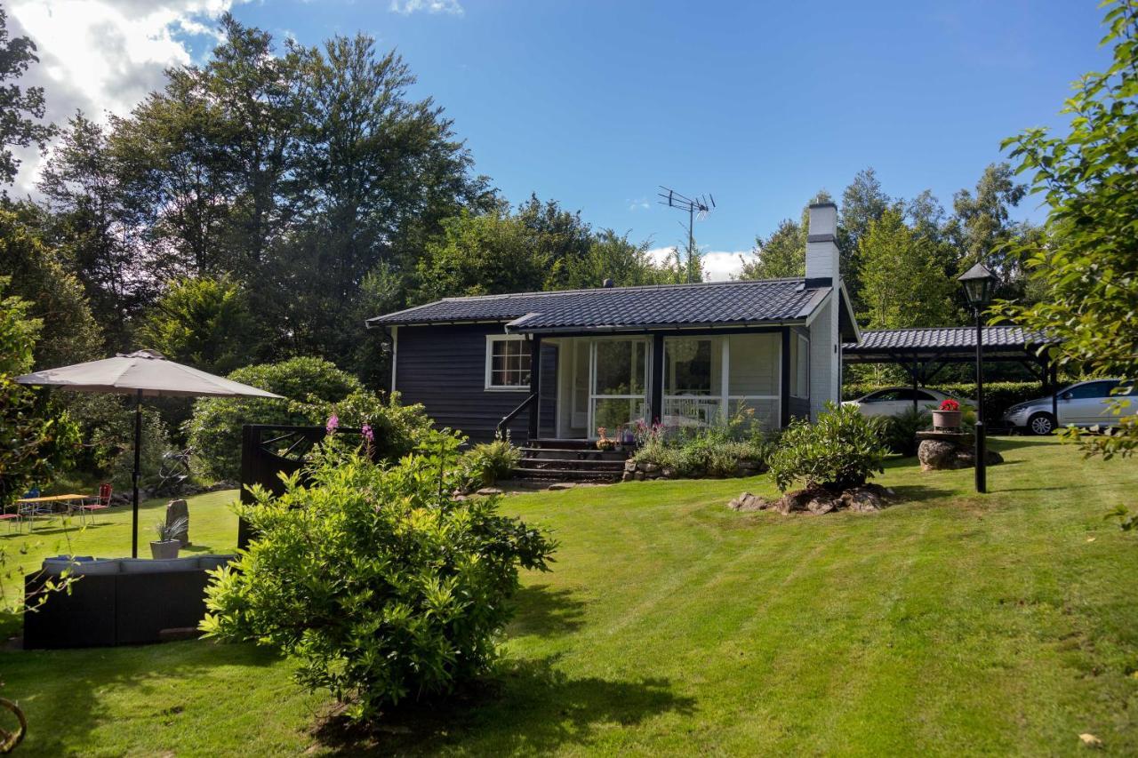 Very Nice Cottage By The Lake. Lursjoen! Hastveda Экстерьер фото