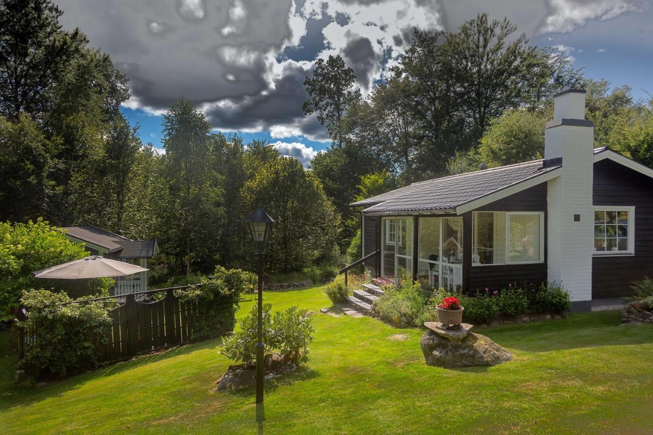 Very Nice Cottage By The Lake. Lursjoen! Hastveda Экстерьер фото