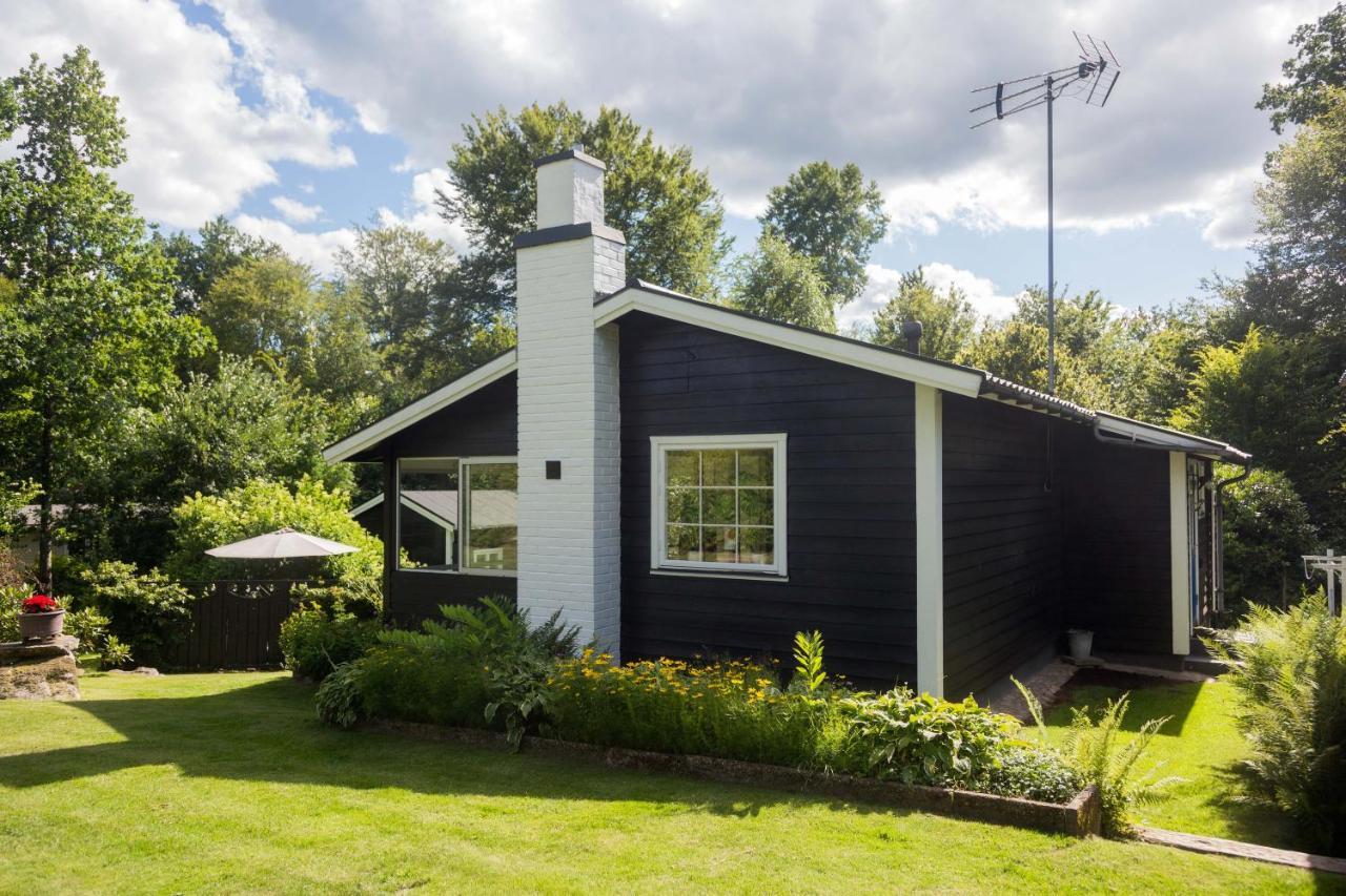 Very Nice Cottage By The Lake. Lursjoen! Hastveda Экстерьер фото